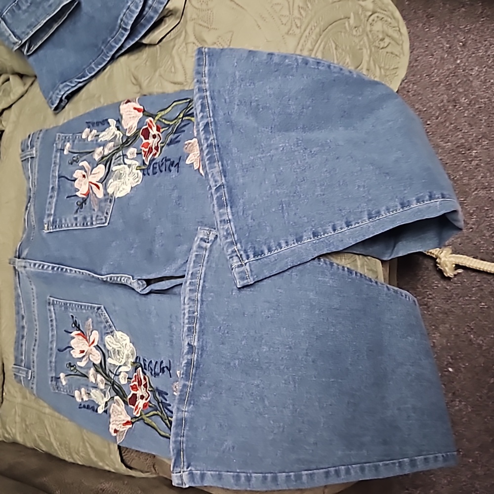 Nwot size lg embroidered jeans. Bellbottom - Picture 2 of 4